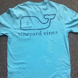 Vineyard vines t shirt